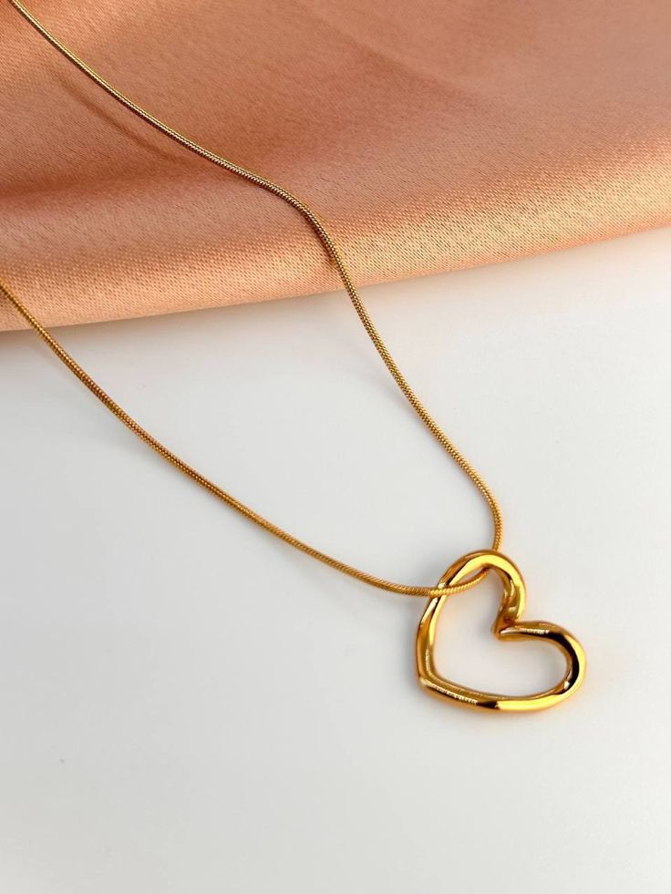 GOLDEN HEART NECKLACE