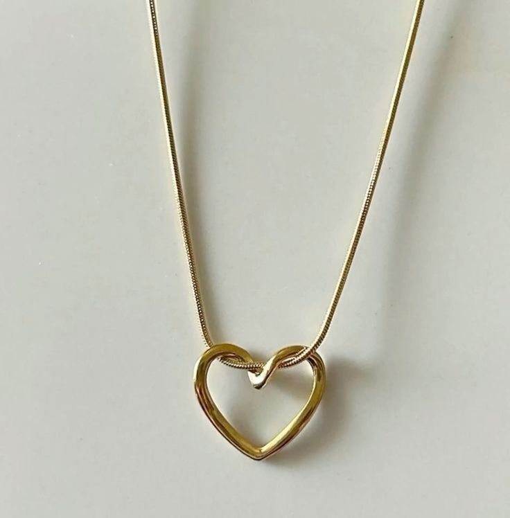 GOLDEN HEART NECKLACE